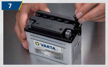 Akkumulátor záró dugók visszahelyezése